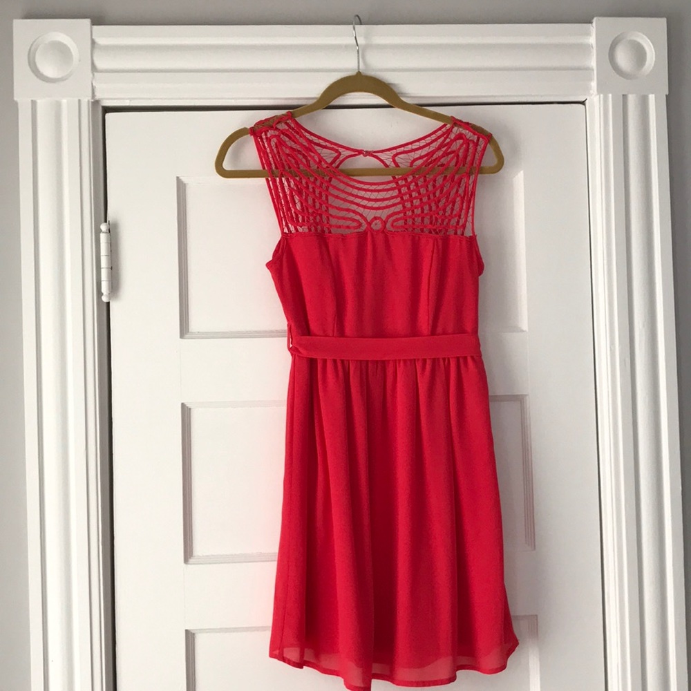 Cocktail dress with exposed back